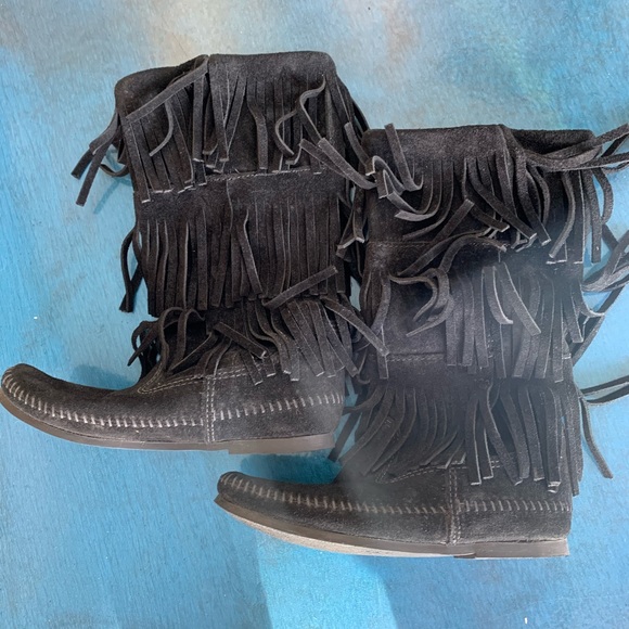 Minnetonka 3 Layer Fringe Boot size 7 - Picture 4 of 6